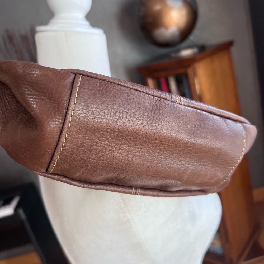 Texas Longhorns Fossil Brown Shoulder Bag with Suede Texture - Picture 6 of 11